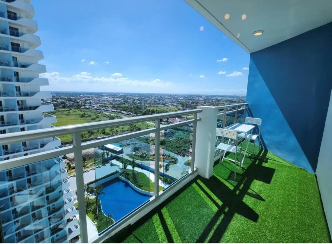 Big Balcony - Relaxing Condo In Pampanga Exterior foto